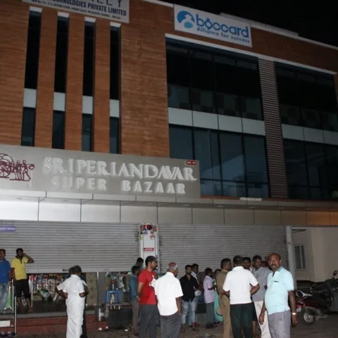 சென்னை வேளச்சேரியில் தீ விபத்து -துரிதமாகச் செயல்பட்டு கட்டுப்படுத்திய தீயணைப்புத்துறை