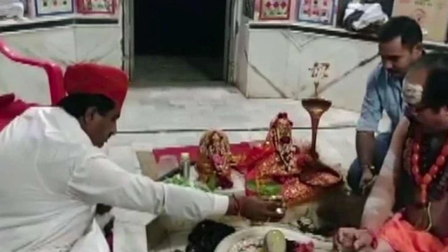 `நாங்கள் சகோதரர்கள்!' - சிவன் கோயிலில் பூஜை நடத்திய இஸ்லாமிய அமைச்சர்