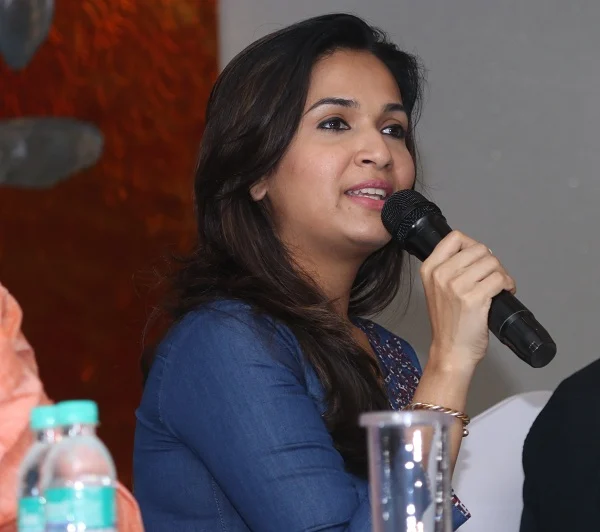 ’கடின உழைப்பைப் புறக்கணிக்கும் இதயமற்ற செயல்!’ - 2.0 டீசர் விவகாரத்தில் கொதிக்கும் சவுந்தர்யா ரஜினிகாந்த்