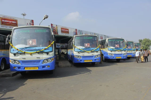 `ஸ்டாலின் நடத்தும் கிராமசபைக் கூட்டம் ஒரு நாடகம்!’ - வைத்திலிங்கம் எம்.பி விமர்சனம்