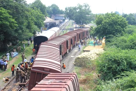 திருச்சியில் சரக்கு ரயில் கவிழ்ந்தது: போக்குவரத்து பாதிப்பு!