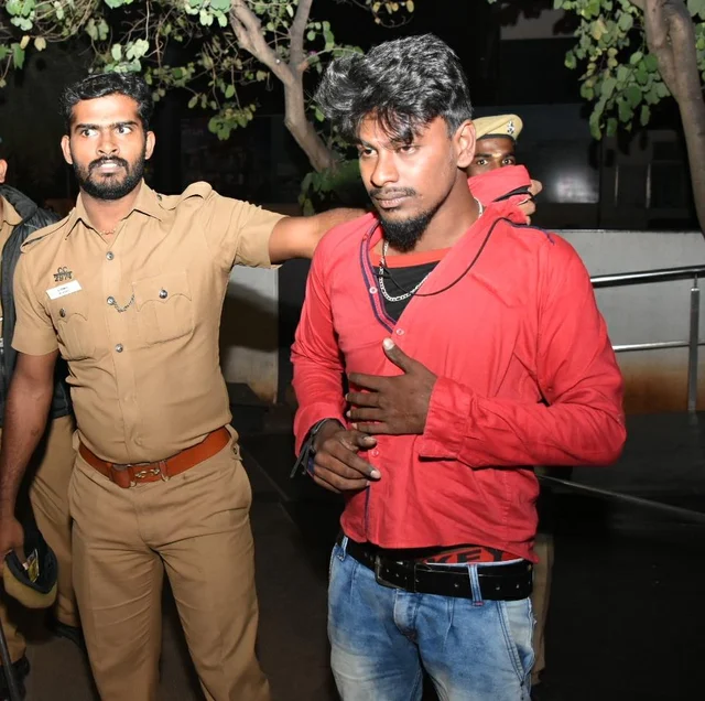 வினையான புத்தாண்டுக் கொண்டாட்டம்! - போலீஸ் உதவி கமிஷனர் மீது பீர் பாட்டில் வீசிய கோவை இளைஞர்