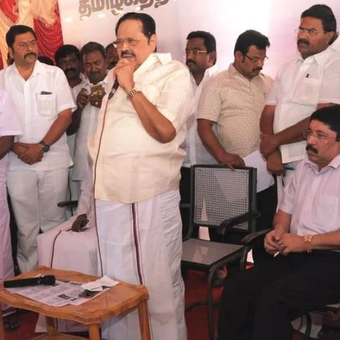 “ஆயிரம் ரூபாய் கொடுத்தா ஓட்டு விழுந்துடுமா என்ன..!” - மக்களிடம் கலகலத்த துரைமுருகன்