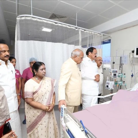 கருணாநிதி ஹெல்த் ரிப்போர்ட் - புகைப்படம் சொல்வது என்ன?