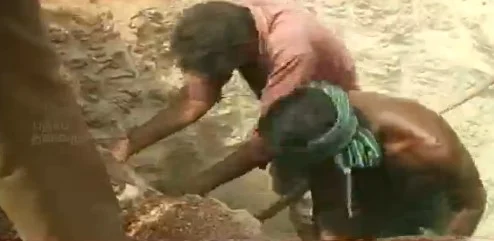600 அடி குழியில் தவறி விழுந்த சிறுமியை மீட்க போராட்டம் (படங்கள்)
