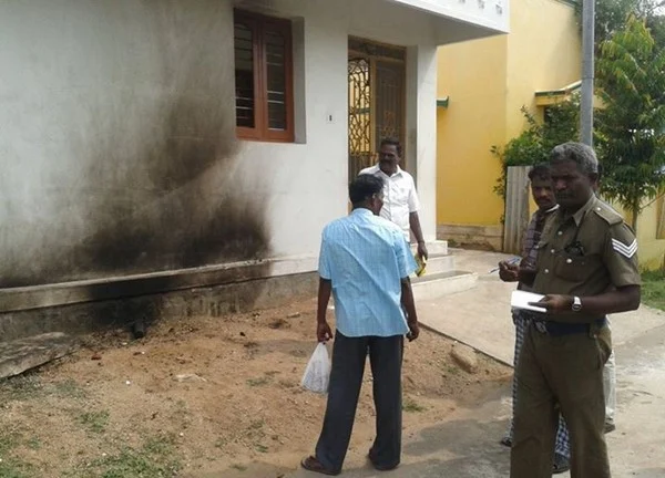காலி பண்ண சொன்னதால் ஆத்திரம்: வீடு மீது பெட்ரோல் குண்டு வீசிய கும்பல்!