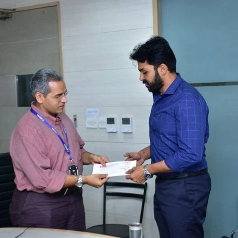 கஜா புயல் நிவாரணப் பணியில் விகடனுடன் கைகோத்த வாசகர்கள்!