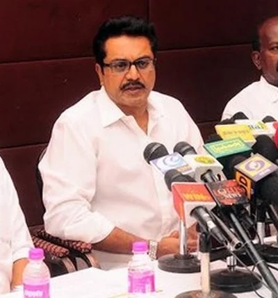 அரசியல் உள்நோக்கம் கொண்டது; நடிகர் சங்க புகாருக்கு சரத்குமார் விளக்கம்