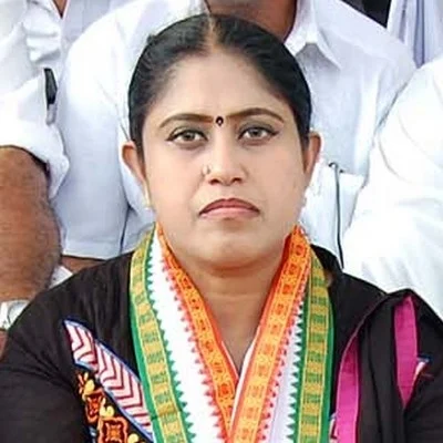 சசிபெருமாளால் மூடப்பட்ட மதுக்கடையை வேறு இடத்தில் திறக்க எதிர்ப்பு: விஜயதாரணி எம்எல்ஏ கைது!