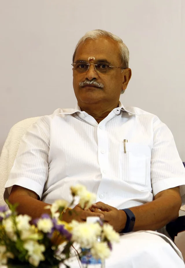 `2 எம்.எல்.ஏ-க்களுக்கு தொல்லைகொடுக்கிறாங்க; விடமாட்டேன்!' - எதிர்க்கட்சிகள்மீது பாயும் புதுச்சேரி சபாநாயகர்