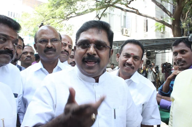 தேனி தொகுதி யாருக்கு?- அ.ம.மு.கவில் நடக்கும் விவாதம்