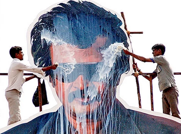 ரசிகர்களால் ரஜினிக்கு நோட்டீஸ்... மாஸ் ஹீரோக்களுக்கு வருகிறது சிக்கல்!