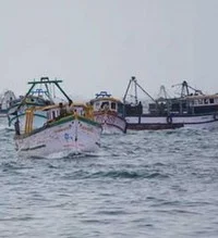 இலங்கை கடற்படை சுட்டதில் காரைக்கால் மீனவர் மீது குண்டு பாய்ந்தது!