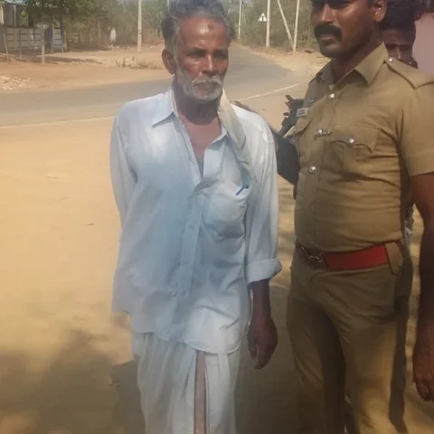 பணம் வாங்கிக்கொண்டு ஏமாற்றியவரை பெட்ரோல் ஊற்றி எரிக்க முயற்சி!