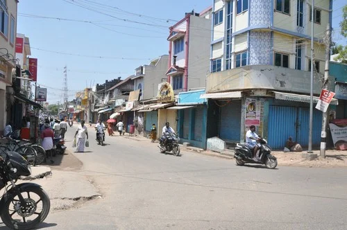 போலீஸை கண்டித்து ராமேஸ்வரத்தில் கடையடைப்பு, உண்ணாவிரதம் (படங்கள்)