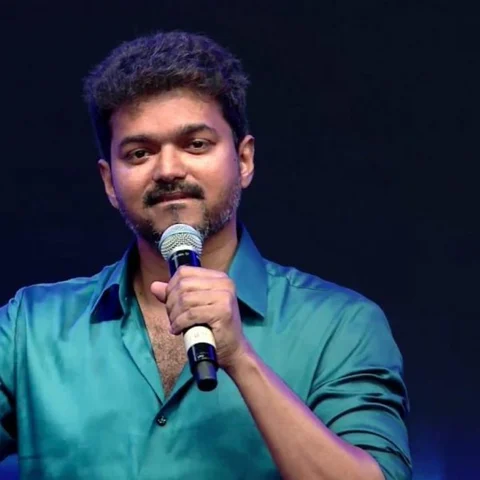 `என் ரூட்டு தெளிவா இருக்கு!’ - ஆஃப் ஸ்க்ரீனிலும் வசீகரிக்கும் விஜய் #SarkarVijay
