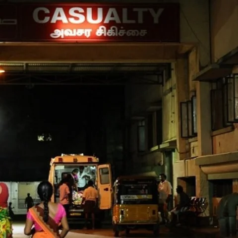 30 ஆம்புலன்ஸ் டிரைவர்கள் போராடி காப்பாற்றிய குழந்தை மரணம்!