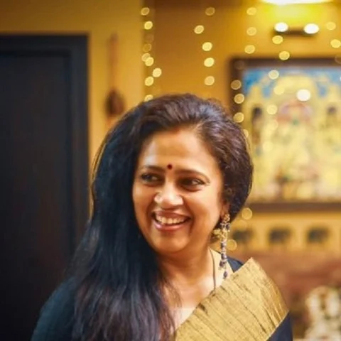 ``ராதாரவிக்குத் தடை போடுவது சரி, அங்கே கைதட்டி சிரிச்சவங்களுக்கு..?!''- லட்சுமி ராமகிருஷ்ணன்