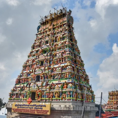 கோலாகலமாக நடந்தது சனீஸ்வர பகவான் கோயில் கும்பாபிஷேகம்!