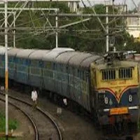 ரயிலில் இருந்து தள்ளி விடப்பட்ட பெண் பயணி பலி: டிக்கெட் பரிசோதகர் கைது!