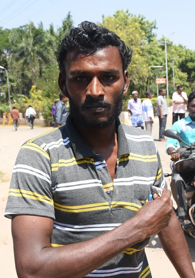 ஆளும் கட்சியினரின் கண்காணிப்பில் தீக்குளித்தவர்களின் உடல்கள் தகனம்..!