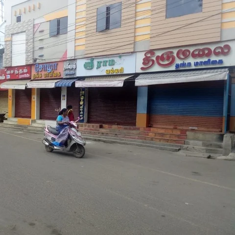 ராமலிங்கம் கொலையைக் கண்டித்து கடைகள் அடைப்பு! - கும்பகோணத்தில் தடையை மீறி பேரணி சென்ற 140 பேர் கைது