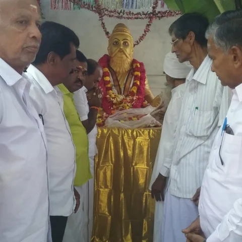 திருப்பூரில் திருவள்ளுவருக்குக் கோயில்!- வழிபாடு நடத்திச் செல்லும் மக்கள்