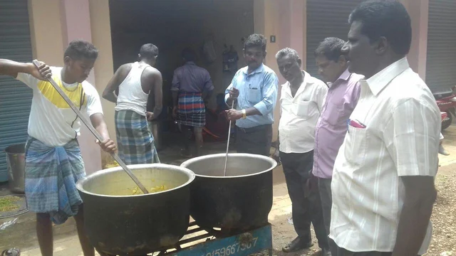 ஜாக்டோ-ஜியோ போராட்டம்! மாட்டு வண்டியில் வந்த தாசில்தார்!