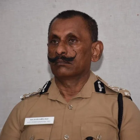 `என் பணியை இளைஞர்களை நம்பி விட்டுச் செல்கிறேன்’ - ஐ.ஜி பொன்.மாணிக்கவேல் உருக்கம்!