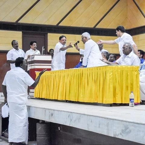 விஷாலைக் கண்டித்து திரையரங்க உரிமையாளர்கள் சங்க கூட்டத்தில் தீர்மானம் ..!