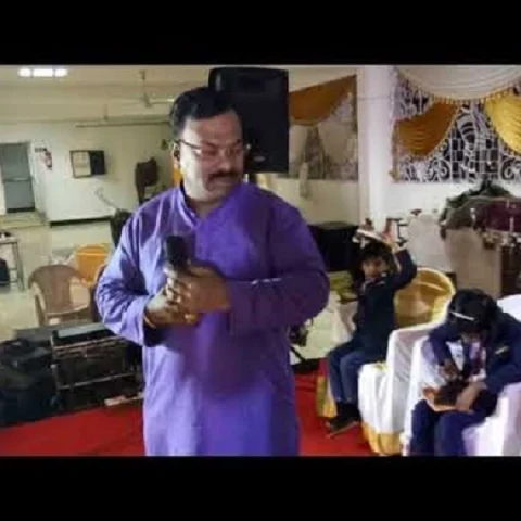 ``சொல்ல வேண்டியதை நீதிமன்றத்தில் சொல்கிறேன்!" - விவாகரத்து கோரும் `ஆட்டோகிராஃப்' கோமகன்