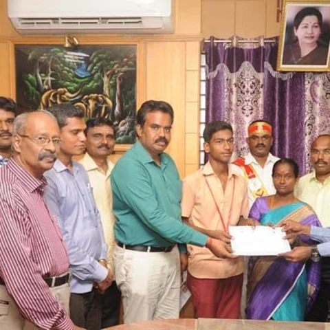 `கல்வாழை கழிப்பறை’ அரசுப் பள்ளி மாணவனை ஜப்பான் வரை அழைத்துச் சென்ற அறிவியல் கண்டுபிடிப்பு!