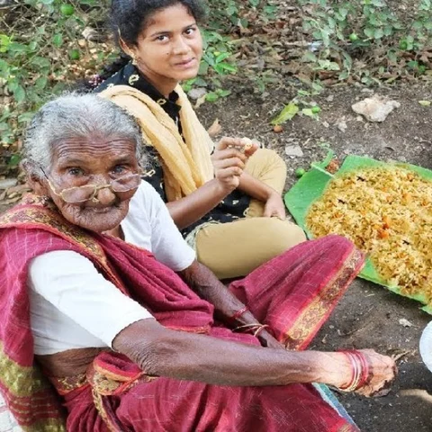 22 வயதில் கணவர் மரணம்... காலராவில் 4 குழந்தைகள் பலி... உலகின் வயதான `யூடியூப் செஃப்' மஸ்தானமா கதை!