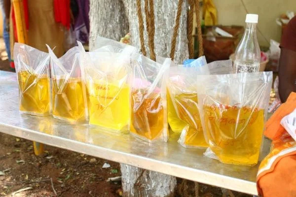 ஆயில் முதல் ஆரோக்கியம் வரை...மாடர்ன் டெக்னாலஜியை விஞ்சும் மரச்செக்கு இயந்திரம்!