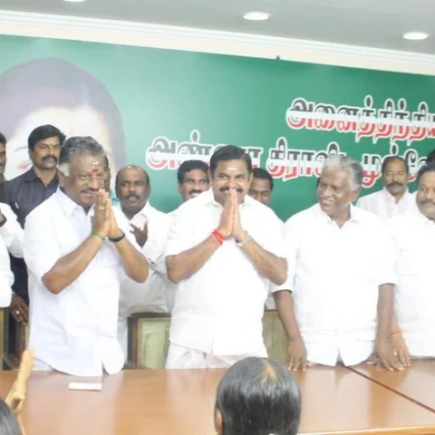 முதலில் துணை முதல்வர், அடுத்து முதல்வர்..! அமைச்சர்கள் திடீர் ஆலோசனை!