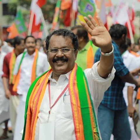 `சபரிமலை விவகாரத்தில் கேரளாவே நமக்கு சரண்டர்' - பகீர் கிளப்பும் ஸ்ரீதரன் பிள்ளை!