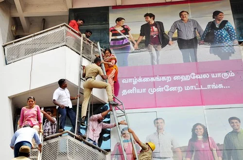 கோவை வணிக வளாகத்தில் தீ: 4 பேர் பலி (படங்கள்)