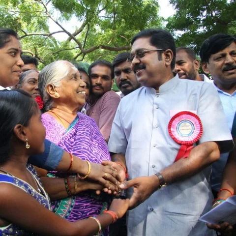 ஆர்.கே நகர் தேர்தல் முடிவுகள்: டி.டி.வி. தினகரன் முன்னிலை #RKNagar