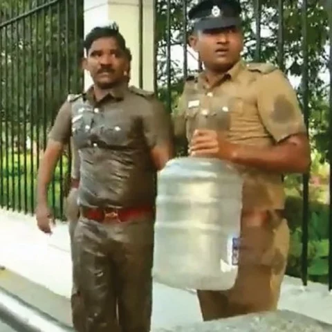 சென்னை டி.ஜி.பி. ஆபீஸ் முன்பு தீக்குளிக்க முயன்ற இரண்டு காவலர்கள் கைது!