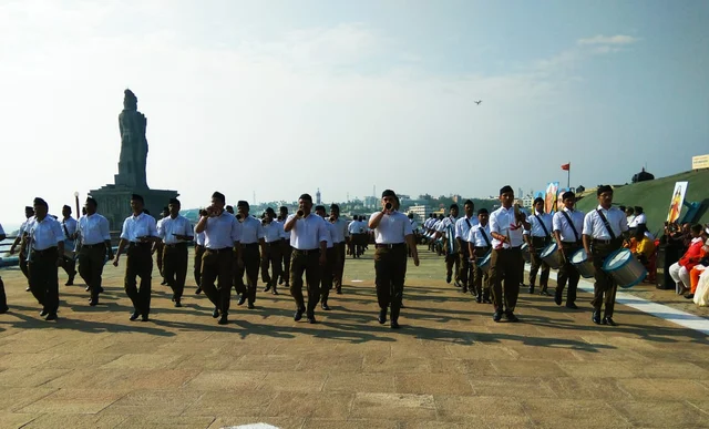 விவேகானந்தர் 156-வது ஜெயந்தி - கன்னியாகுமரியில் ஆர்.எஸ்.எஸ். சார்பில் இசை நிகழ்ச்சி