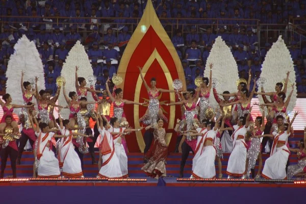 ஐ.எஸ்.எல். சென்னையில் தொடக்கம்: முதல் போட்டியில் கொல்கத்தா வெற்றி! (படங்கள்)