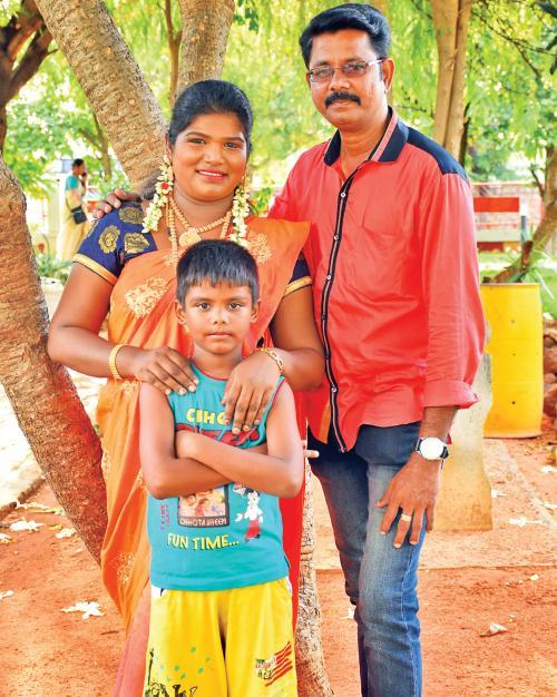 ``நீங்க, எப்படி நிஷா படத்தை அங்கே ஷேர் செய்யலாம்!''- ரசிகருக்கு ரியாஸ் கேள்வி