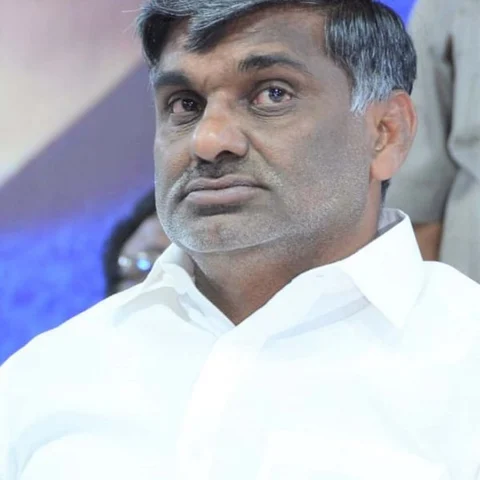 `அமைச்சர் வீரமணி மீண்டும் பிரச்னை செய்கிறார்!'- நில விவகாரத்தில் ரியல் எஸ்டேட் அதிபர் புகார்