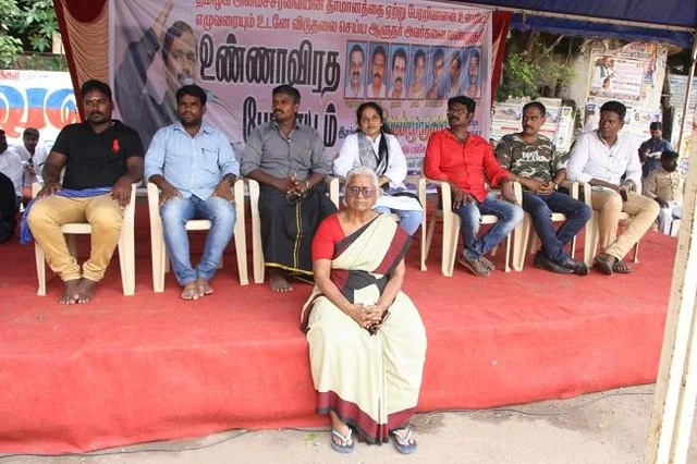`தீர்ப்பை ஆளுநரே மதிக்கவில்லை!’ - ராஜ்பவன் வாசலில் தீவிரமடையும் போராட்டம் #BanwarilalPurohit