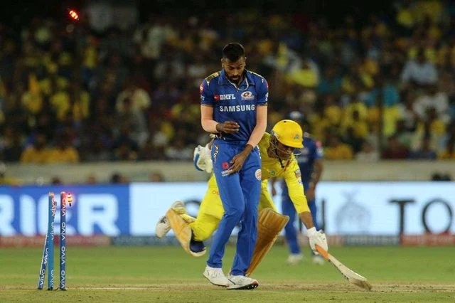 `தோனி அவுட்டே இல்ல....!' - நடுவரைத் திட்டித் தீர்த்து தேம்பி அழுத சிறுவன்! #Viralvideo