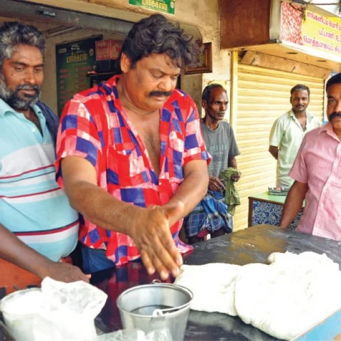 ஆட்டமா, தேரோட்டமா...