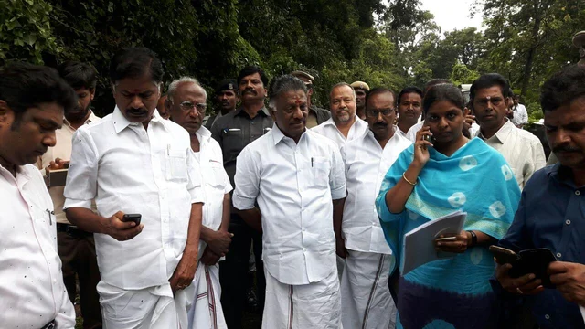 முல்லைப் பெரியாறு அணையின் நீர்மட்டத்தைக் குறைக்கும் பேச்சுக்கே இடமில்லை! - ஓ.பி.எஸ் திட்டவட்டம்