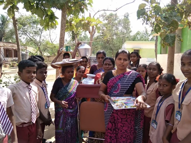 புதுக்கோட்டையில் அரசுப் பள்ளிக்கு கல்விச்சீர்! மாணவர்களுக்கு பெற்றோர்கள் கொடுத்த சர்ப்ரைஸ்