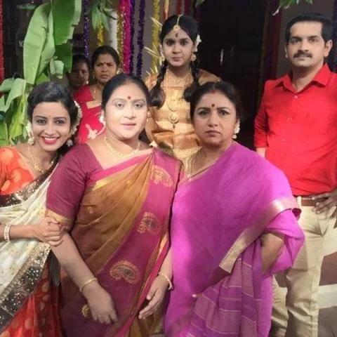 ``கோபமா டயலாக் பேசிட்டு, நானும் ரேவதியும் பயங்கரமா சிரிச்சுடுவோம்!” ‘அழகு’ ராஜலட்சுமி