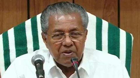 கேரள முதல்வர் பினராயி விஜயன்
